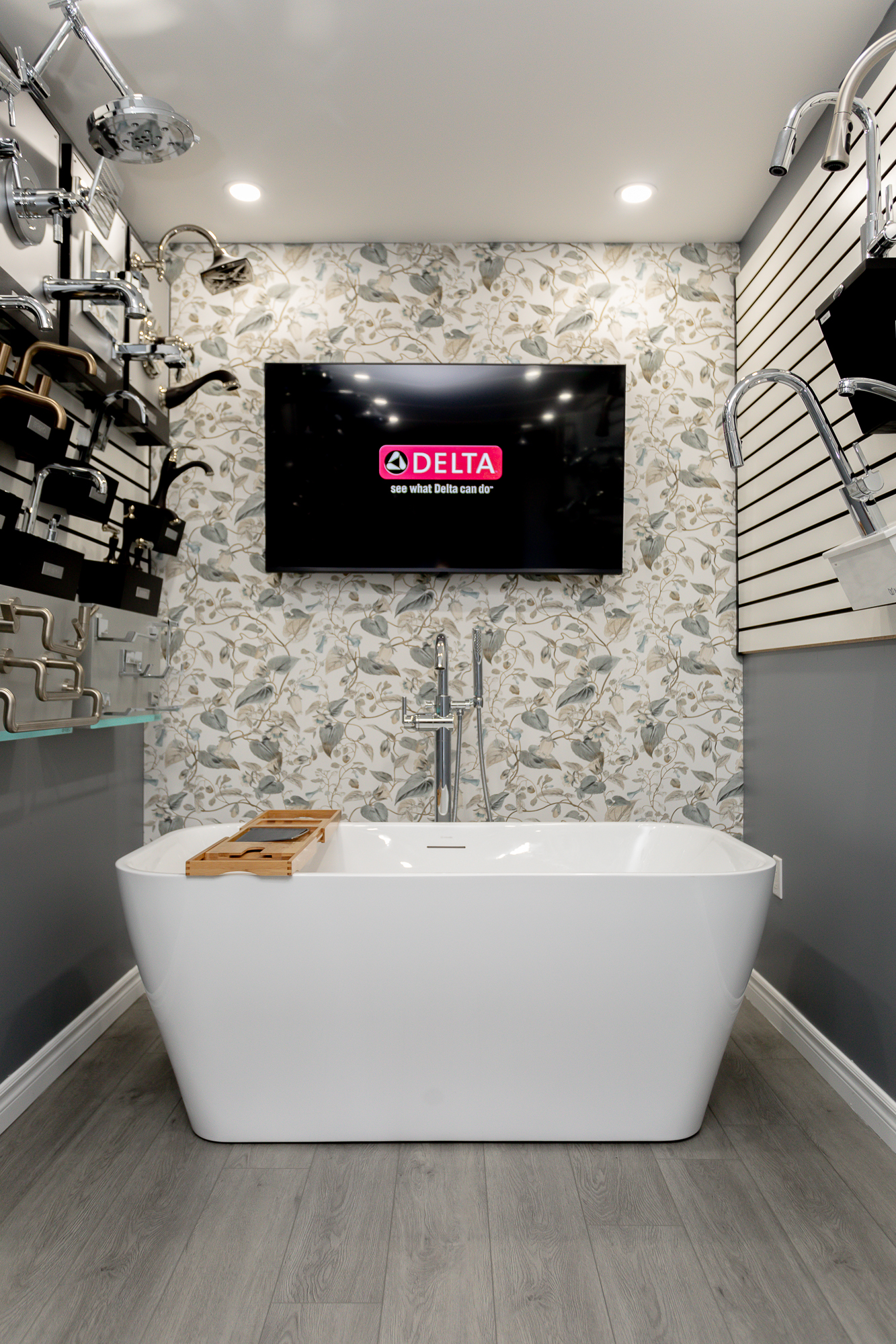 Elgin County Plumbing's Showroom with featured bathtub and plumbing fixtures in St. Thomas Ontario.