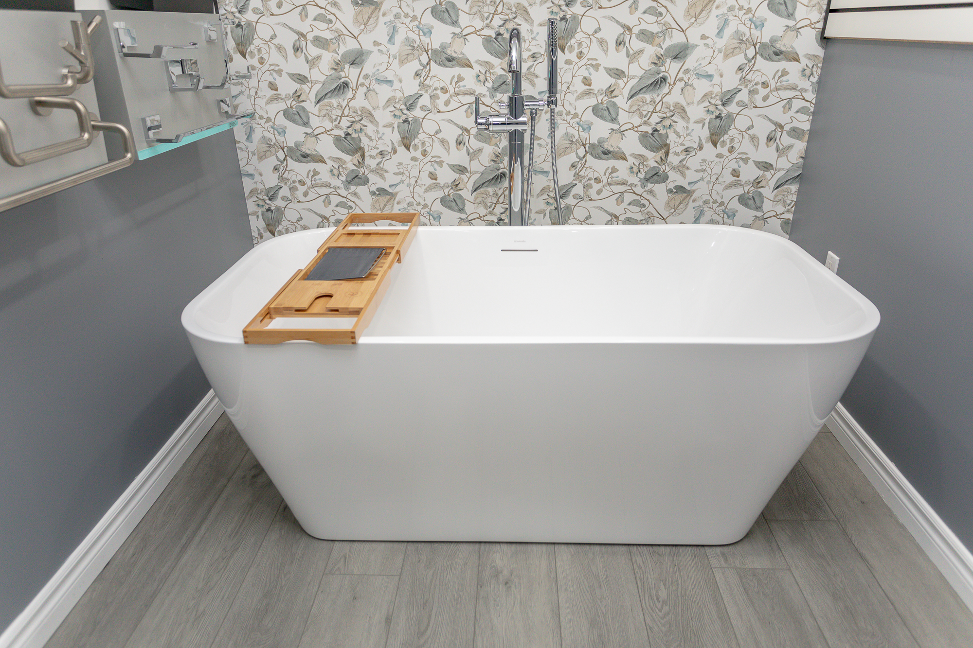 Elgin County Plumbing's Showroom with featured bath tub and plumbing fixtures in St. Thomas Ontario.